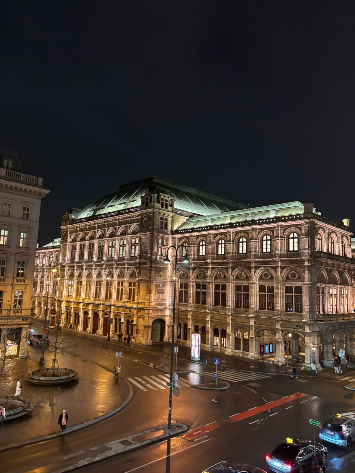 Ópera de Viena de noche